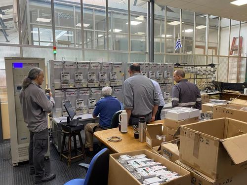 Últimas noticias de la empresa sobre GENY entrega con éxito bancos de pruebas de tres fases a UTE en Uruguay