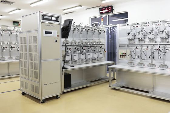 Buen precio Precisión 0,02% Banco de prueba del medidor de energía Sistema de prueba del medidor totalmente automatizado en línea