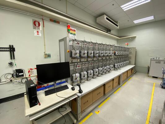 Buen precio Sistema de prueba de medidores inteligentes trifásicos YC1893D con 32 posiciones 160A de salida de corriente y precisión de clase 0,02 en línea